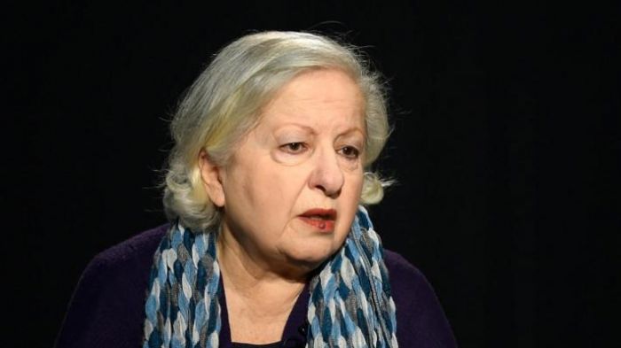 &Eta; &Pi;&alpha;&nu;&sigma;&pi;&omicron;&upsilon;&delta;&alpha;&sigma;&tau;&iota;&kappa;ή &kappa;&alpha;&iota; &eta; &alpha;&beta;ά&sigma;&tau;&alpha;&chi;&tau;&eta; &epsilon;&lambda;&alpha;&phi;&rho;ό&tau;&eta;&tau;&alpha; &tau;&eta;&sigmaf; &pi;&omicron;&lambda;&iota;&tau;&iota;&kappa;ή&sigmaf; &alpha;&nu;&tau;&omicron;&chi;ή&sigmaf;