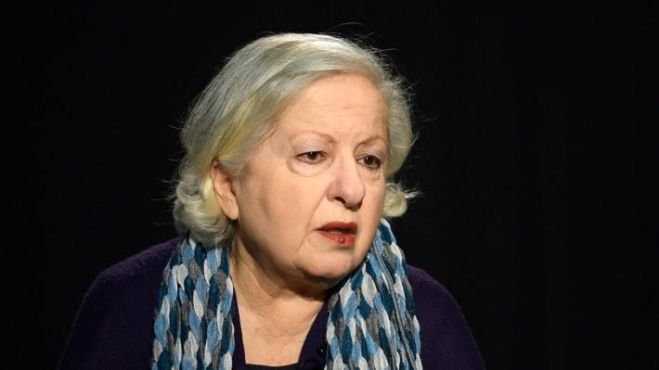 &Eta; &Pi;&alpha;&nu;&sigma;&pi;&omicron;&upsilon;&delta;&alpha;&sigma;&tau;&iota;&kappa;ή &kappa;&alpha;&iota; &eta; &alpha;&beta;ά&sigma;&tau;&alpha;&chi;&tau;&eta; &epsilon;&lambda;&alpha;&phi;&rho;ό&tau;&eta;&tau;&alpha; &tau;&eta;&sigmaf; &pi;&omicron;&lambda;&iota;&tau;&iota;&kappa;ή&sigmaf; &alpha;&nu;&tau;&omicron;&chi;ή&sigmaf;