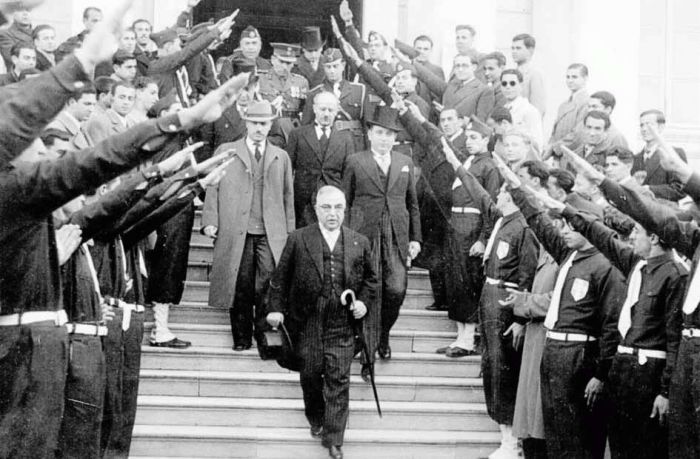 &Eta; &kappa;&alpha;&theta;&eta;&gamma;ή&tau;&rho;&iota;&alpha; &pi;&omicron;&upsilon; &epsilon;ί&pi;&epsilon; &tau;&eta;&nu; &alpha;&lambda;ή&theta;&epsilon;&iota;&alpha; &gamma;&iota;&alpha; &tau;&omicron;&nu; &Mu;&epsilon;&tau;&alpha;&xi;ά: Ή&tau;&alpha;&nu; &phi;&alpha;&sigma;ί&sigma;&tau;&alpha;&sigmaf; &ndash; &delta;&iota;&kappa;&tau;ά&tau;&omicron;&rho;&alpha;&sigmaf;