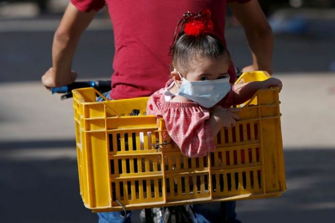 75-80 &epsilon;&kappa;&alpha;&tau;&omicron;&mu;&mu;ύ&rho;&iota;&alpha; ά&nu;&theta;&rho;&omega;&pi;&omicron;&iota; &omicron;&delta;&eta;&gamma;ή&theta;&eta;&kappa;&alpha;&nu; &sigma;&tau;&eta;&nu; &alpha;&kappa;&rho;&alpha;ί&alpha; &phi;&tau;ώ&chi;&epsilon;&iota;&alpha; &epsilon;&nu; &mu;έ&sigma;&omega; &pi;&alpha;&nu;&delta;&eta;&mu;ί&alpha;&sigmaf;!