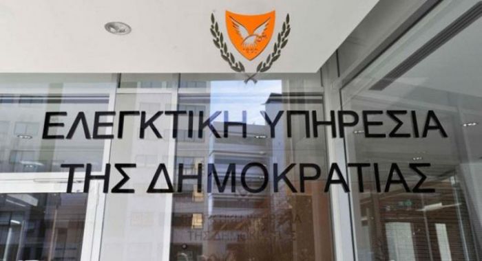 T&alpha; &sigma;&tau;&epsilon;&lambda;έ&chi;&eta; &tau;&omega;&nu; &kappa;&omicron;&mu;&mu;ά&tau;&omega;&nu; &delta;&epsilon;&nu; &epsilon;ί&nu;&alpha;&iota; &upsilon;&pi;&epsilon;&rho;ά&nu;&omega; &tau;&omicron;&upsilon; &nu;ό&mu;&omicron;&upsilon;