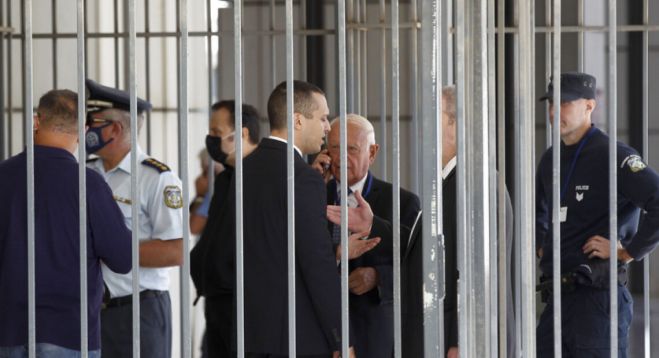 &Omicron;&iota; &kappa;&lambda;ά&psi;&epsilon;&sigmaf; &tau;&omega;&nu; &nu;&alpha;&zeta;ί &sigma;&tau;&omicron; &delta;&iota;&kappa;&alpha;&sigma;&tau;ή&rho;&iota;&omicron;...