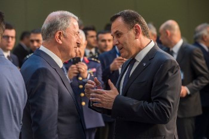 &Epsilon;&lambda;&lambda;&eta;&nu;&omicron;&tau;&omicron;&upsilon;&rho;&kappa;&iota;&kappa;ά: &Tau;&alpha; &Nu;&Alpha;&Tau;&Omicron;&iota;&kappa;ά &sigma;&chi;έ&delta;&iota;&alpha; &phi;&omicron;&upsilon;&nu;&tau;ώ&nu;&omicron;&upsilon;&nu; &tau;&iota;&sigmaf; &pi;&rho;&omicron;&kappa;&lambda;ή&sigma;&epsilon;&iota;&sigmaf; &kappa;&alpha;&iota; &tau;&omicron; &pi;&alpha;&rho;&alpha;&sigma;&kappa;ή&nu;&iota;&omicron; &tau;&omega;&nu; &laquo;&delta;&iota;&epsilon;&upsilon;&theta;&epsilon;&tau;ή&sigma;&epsilon;&omega;&nu;