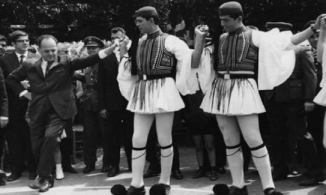 21&eta; &Alpha;&pi;&rho;&iota;&lambda;ί&omicron;&upsilon;: &Chi;&omicron;ύ&nu;&tau;&alpha; &kappa;&alpha;&theta;&alpha;&rho;&mu;ά&tau;&omega;&nu;, &eta;&lambda;&iota;&theta;ί&omega;&nu; &kappa;&alpha;&iota; &lambda;&alpha;&mu;&omicron;&gamma;&iota;ώ&nu;