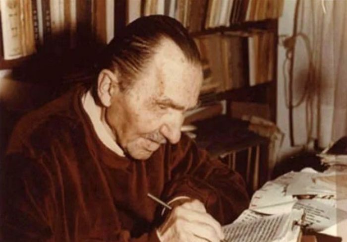 &Nu;ί&kappa;&omicron;&sigmaf; &Kappa;&alpha;&zeta;&alpha;&nu;&tau;&zeta;ά&kappa;&eta;&sigmaf;: &laquo;&Tau;&omicron; &nu;έ&omicron; &pi;&rho;ό&sigma;&omega;&pi;&omicron; &tau;&omicron;&upsilon; &Theta;&epsilon;&omicron;ύ &mu;&omicron;&upsilon;, &epsilon;ί&nu;&alpha;&iota; έ&nu;&alpha;&sigmaf; &alpha;&rho;&gamma;ά&tau;&eta;&sigmaf; &pi;&omicron;&upsilon; &pi;&epsilon;&iota;&nu;ά&epsilon;&iota;, &delta;&omicron;&upsilon;&lambda;έ&beta;&epsilon;&iota; &kappa;&rsquo; &epsilon;&xi;&alpha;&nu;ί&sigma;&tau;&alpha;&tau;&alpha;&iota;&raquo;