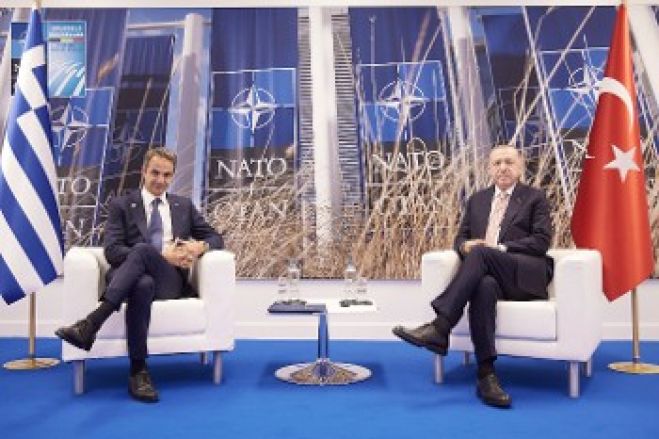 &Epsilon;&lambda;&lambda;&eta;&nu;&omicron;&tau;&omicron;&upsilon;&rho;&kappa;&iota;&kappa;ά - &Kappa;&upsilon;&pi;&rho;&iota;&alpha;&kappa;ό: &laquo;&Tau;&rho;έ&chi;&omicron;&upsilon;&nu;&raquo; &delta;&iota;&epsilon;&rho;&gamma;&alpha;&sigma;ί&epsilon;&sigmaf; &kappa;&alpha;&iota; &pi;&alpha;&zeta;ά&rho;&iota;&alpha; &sigma;&epsilon; ό&lambda;&alpha; &tau;&alpha; &epsilon;&pi;ί&pi;&epsilon;&delta;&alpha;...