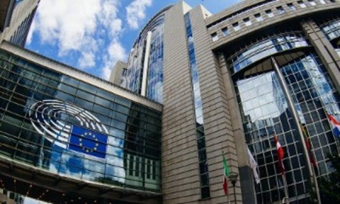 &Tau;&eta;&sigmaf; &Epsilon;&Epsilon; &laquo;&kappa;&rho;ά&tau;&omicron;&sigmaf; &delta;&iota;&kappa;&alpha;ί&omicron;&upsilon;&raquo; ή &delta;&iota;&kappa;&tau;&alpha;&tau;&omicron;&rho;ί&alpha; &tau;&omicron;&upsilon; &kappa;&epsilon;&phi;&alpha;&lambda;&alpha;ί&omicron;&upsilon;;