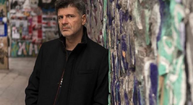 &Phi;&omicron;ί&beta;&omicron;&sigmaf; &Delta;&epsilon;&lambda;&eta;&beta;&omicron;&rho;&iota;ά&sigmaf;: &laquo;&Delta;&epsilon;&nu; &beta;&lambda;έ&pi;&omega; &kappa;&alpha;&nu;έ&nu;&alpha; &ldquo;έ&pi;&omicron;&sigmaf;&rdquo; &pi;ί&sigma;&omega; &alpha;&pi;ό &alpha;&upsilon;&tau;ή&nu; &tau;&eta;&nu; &tau;&rho;&alpha;&gamma;&omega;&delta;ί&alpha;&raquo;