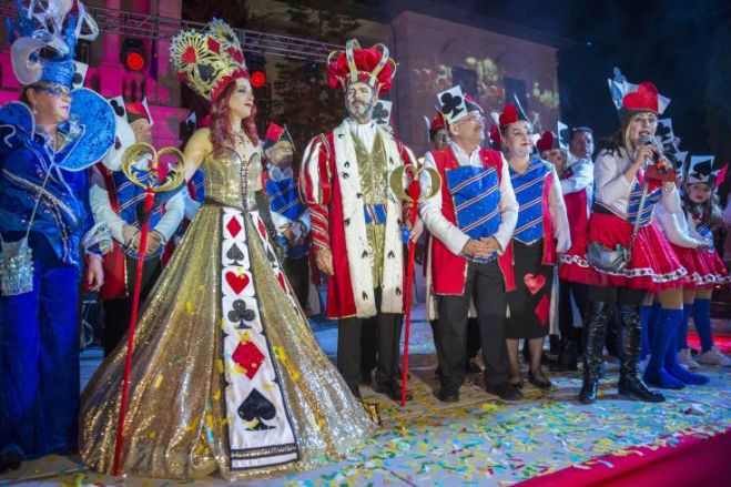 &Pi;έ&rho;&alpha;&nu; &tau;&omega;&nu; 35 &chi;&iota;&lambda;&iota;ά&delta;&omega;&nu; &kappa;&alpha;&rho;&nu;&alpha;&beta;&alpha;&lambda;&iota;&sigma;&tau;ώ&nu; &sigma;&tau;&eta;&nu; &pi;&alpha;&rho;έ&lambda;&alpha;&sigma;&eta; &tau;&eta;&sigmaf; &Lambda;&epsilon;&mu;&epsilon;&sigma;&omicron;ύ