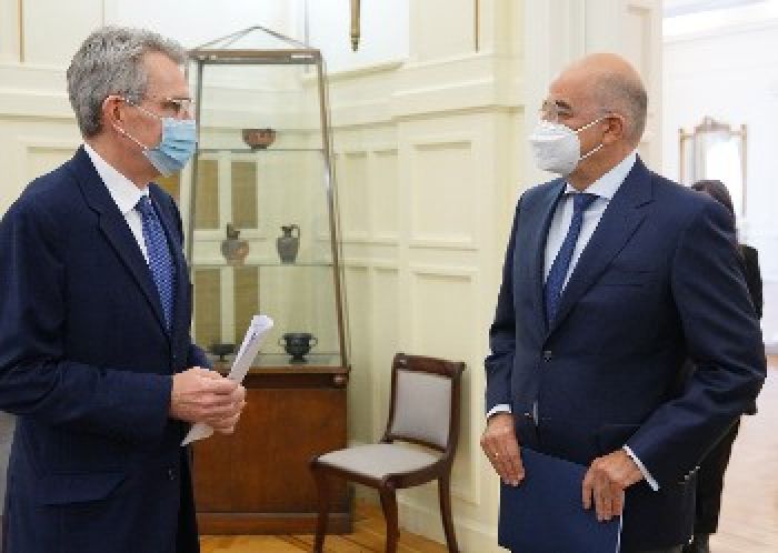 &Epsilon;&lambda;&lambda;&eta;&nu;&omicron;&tau;&omicron;&upsilon;&rho;&kappa;&iota;&kappa;ά: &Delta;&iota;&epsilon;&rho;&gamma;&alpha;&sigma;&iota;ώ&nu; &sigma;&upsilon;&nu;έ&chi;&epsilon;&iota;&alpha; &upsilon;&pi;ό &epsilon;&upsilon;&rho;&omega;&alpha;&tau;&lambda;&alpha;&nu;&tau;&iota;&kappa;ή &epsilon;&pi;&omicron;&pi;&tau;&epsilon;ί&alpha;