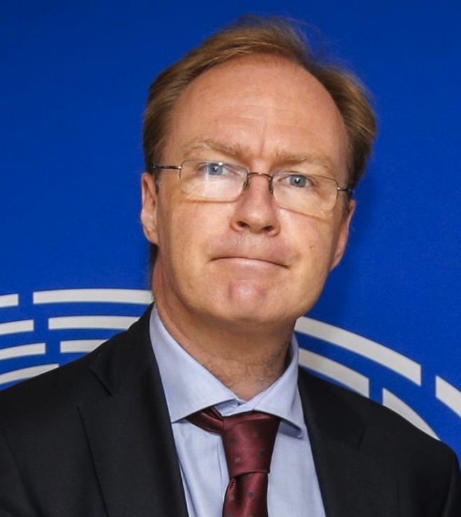 &Alpha;&nu;&alpha;&tau;&alpha;&rho;&alpha;&chi;ή &sigma;&tau;&eta; &Beta;&rho;&epsilon;&tau;&alpha;&nu;ί&alpha; &sigma;&tau;&omicron;&nu; &alpha;&pi;ό&eta;&chi;&omicron; &tau;&eta;&sigmaf; &pi;&alpha;&rho;&alpha;ί&tau;&eta;&sigma;&eta;&sigmaf; &tau;&omicron;&upsilon; &sigma;&epsilon;&rho; Ά&iota;&beta;&alpha;&nu;