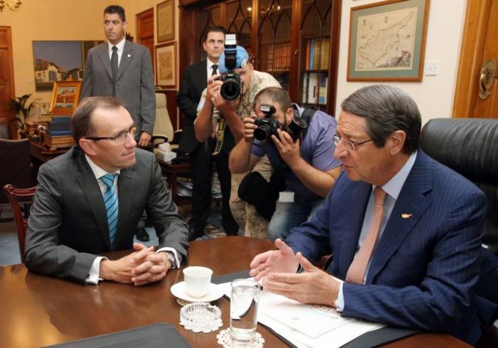 &Alpha;&nu;ά&sigma;&tau;&alpha;&sigma;&eta; &tau;&eta;&sigmaf; &delta;&iota;&alpha;&delta;&iota;&kappa;&alpha;&sigma;ί&alpha;&sigmaf; &alpha;&pi;ό &tau;&iota;&sigmaf; &pi;&lambda;&epsilon;&upsilon;&rho;έ&sigmaf; &kappa;&alpha;&iota; ό&chi;&iota; &alpha;&pi;ό &tau;&alpha; &Eta;&nu;&omega;&mu;έ&nu;&alpha; Έ&theta;&nu;&eta;