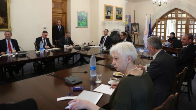 &Nu;έ&alpha; &sigma;ύ&sigma;&kappa;&epsilon;&psi;&eta; -&upsilon;&pi;ό &tau;&omicron;&nu; &pi;&rho;ό&epsilon;&delta;&rho;&omicron; &tau;&eta;&sigmaf; &Delta;&eta;&mu;&omicron;&kappa;&rho;&alpha;&tau;ί&alpha;&sigmaf;- &mu;&epsilon; &tau;&eta; &sigma;&upsilon;&mu;&mu;&epsilon;&tau;&omicron;&chi;ή &kappa;&alpha;&iota; &Gamma;&epsilon;&nu;&iota;&kappa;&omicron;ύ &Epsilon;&iota;&sigma;&alpha;&gamma;&gamma;&epsilon;&lambda;έ&alpha;