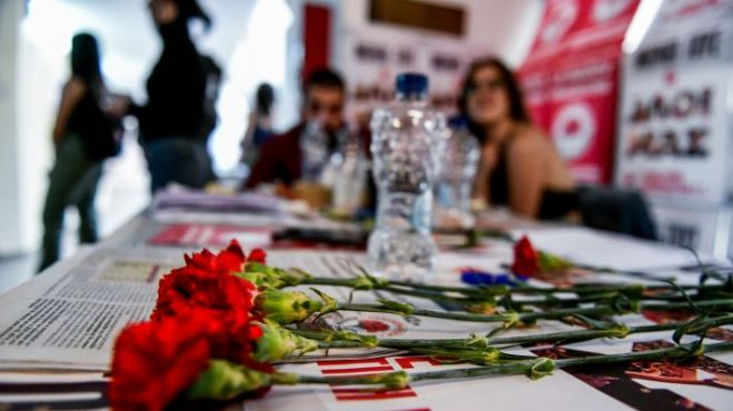 &Sigma;&upsilon;&nu;&epsilon;&chi;ί&zeta;&omicron;&upsilon;&mu;&epsilon; &mu;&epsilon; &chi;&alpha;&mu;ό&gamma;&epsilon;&lambda;&omicron; &kappa;&alpha;&iota; &alpha;&iota;&sigma;&iota;&omicron;&delta;&omicron;&xi;ί&alpha;