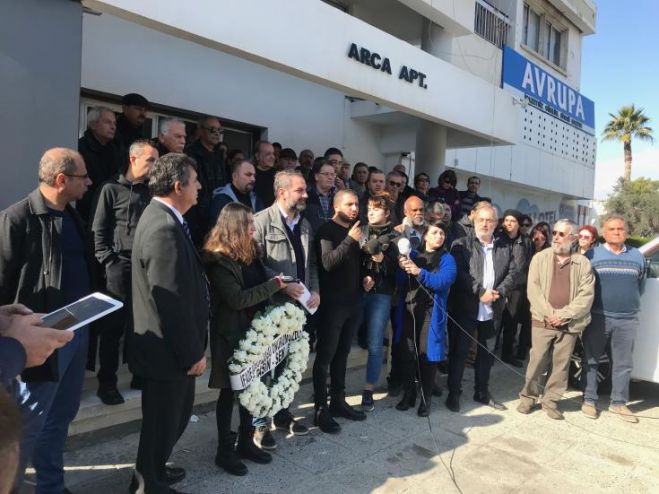 &Kappa;&alpha;&tau;&epsilon;&chi;ό&mu;&epsilon;&nu;&alpha;: &Upsilon;&pi;&epsilon;&rho;&alpha;&sigma;&pi;&iota;&sigma;&tau;έ&sigmaf; &tau;&eta;&sigmaf; &ldquo;&Alpha;&phi;&rho;ί&kappa;&alpha;&rdquo; &sigma;&tau;&eta;&rho;ί&zeta;&omicron;&upsilon;&nu; &tau;&eta;&nu; &epsilon;&lambda;&epsilon;&upsilon;&theta;&epsilon;&rho;ί&alpha; &tau;&omicron;&upsilon; &Tau;ύ&pi;&omicron;&upsilon;