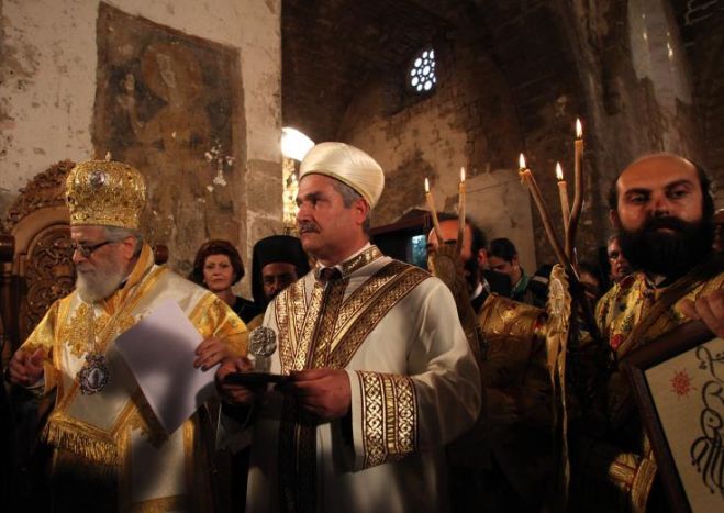 &ldquo;&Eta; &epsilon;&lambda;&pi;ί&delta;&alpha; &pi;&epsilon;&theta;&alpha;ί&nu;&epsilon;&iota; &pi;ά&nu;&tau;&alpha; &tau;&epsilon;&lambda;&epsilon;&upsilon;&tau;&alpha;ί&alpha;&rdquo;