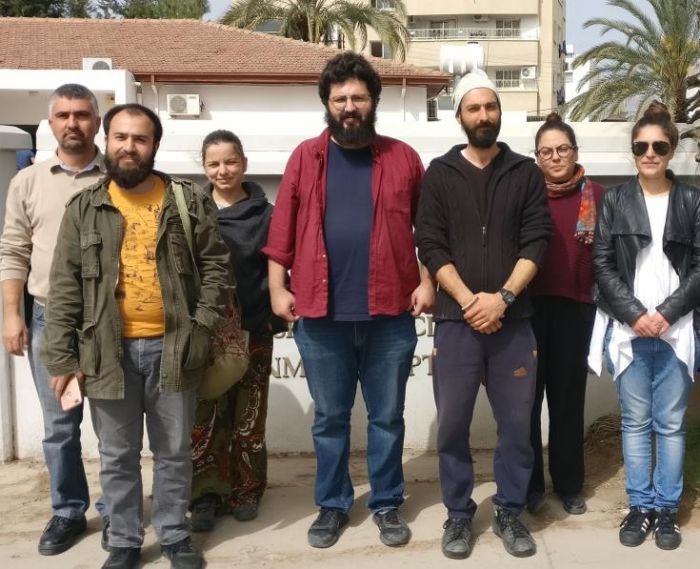&Chi;&alpha;&lambda;ί&lambda; &Kappa;&alpha;&rho;&alpha;&pi;&alpha;&sigma;&iota;ά&omicron;&gamma;&lambda;&omicron;&upsilon;: &Omicron;&iota; &mu;&pi;&alpha;&mu;&pi;ά&delta;&epsilon;&sigmaf; &mu;&alpha;&sigmaf; &pi;&omicron;&lambda;έ&mu;&eta;&sigma;&alpha;&nu;, &delta;&epsilon;&nu; &theta;&alpha; &kappa;ά&nu;&omicron;&upsilon;&mu;&epsilon; &tau;&omicron; ί&delta;&iota;&omicron; &lambda;ά&theta;&omicron;&sigmaf;