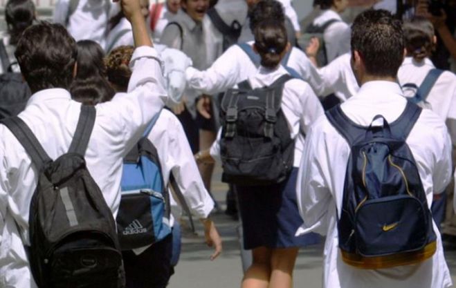 &Pi;&Sigma;&Epsilon;&Mu;: &Omicron; &alpha;&upsilon;&tau;&alpha;&rho;&chi;&iota;&sigma;&mu;ό&sigmaf; &tau;&omicron;&upsilon; &Upsilon;&pi;. &Pi;&alpha;&iota;&delta;&epsilon;ί&alpha;&sigmaf; &kappa;&alpha;&iota; &eta; &alpha;&pi;ό&lambda;&upsilon;&tau;&eta; &sigma;&tau;ά&sigma;&eta; &tau;&omicron;&upsilon; &omicron;&delta;ή&gamma;&eta;&sigma;&epsilon; &tau;&omicron;&upsilon;&sigmaf; &mu;&alpha;&theta;&eta;&tau;έ&sigmaf; &sigma;&tau;&eta;&nu; &alpha;&pi;&omicron;&chi;ή