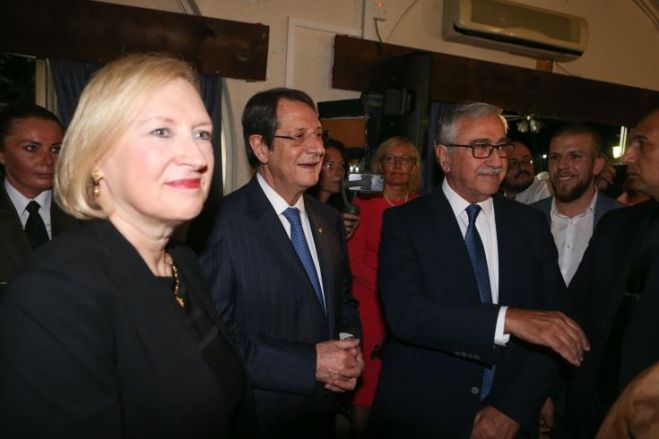 &Alpha;&nu;&alpha;&sigma;&tau;&alpha;&sigma;&iota;ά&delta;&eta;&sigmaf;, &Alpha;&kappa;&iota;&nu;&tau;&zeta;ί &kappa;&alpha;&iota; &Sigma;&pi;έ&chi;&alpha;&rho; &sigma;&tau;&eta;&nu; έ&nu;&alpha;&rho;&xi;&eta; &delta;&iota;&kappa;&omicron;&iota;&nu;&omicron;&tau;&iota;&kappa;&omicron;ύ &sigma;&upsilon;&nu;&epsilon;&delta;&rho;ί&omicron;&upsilon; &tau;&eta; &Delta;&epsilon;&upsilon;&tau;έ&rho;&alpha;