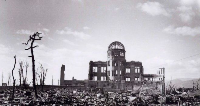 6 &Alpha;&upsilon;&gamma;&omicron;ύ&sigma;&tau;&omicron;&upsilon; 1945: Ώ&rho;&alpha; &mu;&eta;&delta;έ&nu; &gamma;&iota;&alpha; &tau;&eta; &Chi;&iota;&rho;&omicron;&sigma;ί&mu;&alpha; &ndash; Ώ&rho;&alpha; &mu;&eta;&delta;έ&nu; &gamma;&iota;&alpha; &tau;&eta;&nu; &alpha;&nu;&theta;&rho;&omega;&pi;ό&tau;&eta;&tau;&alpha;...