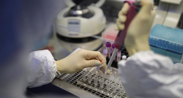 &Kappa;&alpha;&tau;&epsilon;&chi;ό&mu;&epsilon;&nu;&alpha;: &Alpha;&nu;&alpha;&sigma;&tau;ά&tau;&omega;&sigma;&eta; &mu;&epsilon; &phi;&omicron;&iota;&tau;&eta;&tau;έ&sigmaf; &alpha;&pi;ό &tau;&omicron; &Lambda;&omicron;&nu;&delta;ί&nu;&omicron;