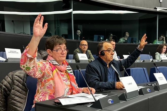 &Eta; &Delta;&eta;&mu;&omicron;&kappa;&rho;&alpha;&tau;ί&alpha; &sigma;&upsilon;&nu;&epsilon;&chi;ί&zeta;&epsilon;&iota; &nu;&alpha; &beta;&rho;ί&sigma;&kappa;&epsilon;&tau;&alpha;&iota; &upsilon;&pi;ό &pi;&alpha;&rho;&alpha;&kappa;&omicron;&lambda;&omicron;ύ&theta;&eta;&sigma;&eta;...