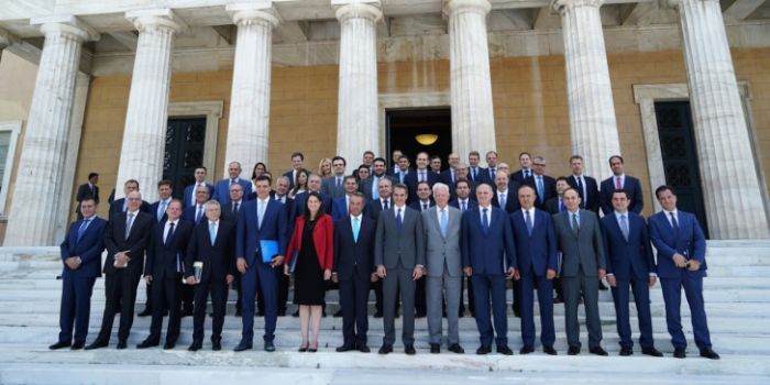 &Epsilon;&lambda;&lambda;ά&delta;&alpha;: &Lambda;&omicron;&kappa; &Nu;&tau;ά&omicron;&upsilon;&nu; &Nu;&omicron;2 - &Tau;&omicron; &alpha;&pi;ό&lambda;&upsilon;&tau;&alpha; &delta;&iota;&kappa;ό &tau;&omicron;&upsilon;&sigmaf; &ldquo;ά&rho;&iota;&sigma;&tau;&omicron;&rdquo; &kappa;&alpha;&iota; &ldquo;&epsilon;&pi;&iota;&tau;&epsilon;&lambda;&iota;&kappa;ό&rdquo; &delta;&eta;&mu;&iota;&omicron;ύ&rho;&gamma;&eta;&mu;&alpha;
