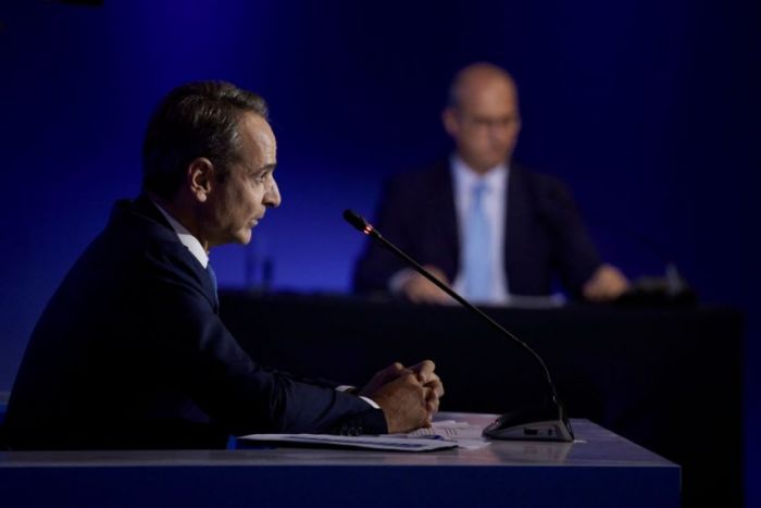 &Omicron; &Mu;&eta;&tau;&sigma;&omicron;&tau;ά&kappa;&eta;&sigmaf;, &tau;&alpha; &alpha;&delta;&iota;έ&xi;&omicron;&delta;&alpha; &tau;&omicron;&upsilon; &pi;&omicron;&lambda;&iota;&tau;&iota;&kappa;&omicron;ύ &sigma;&kappa;&eta;&nu;&iota;&kappa;&omicron;ύ &kappa;&alpha;&iota; &omicron;&iota; &laquo;&mu;&iota;&kappa;&rho;έ&sigmaf; &alpha;&pi;&omicron;&sigma;&tau;&alpha;&sigma;ί&epsilon;&sigmaf;&raquo; &tau;&eta;&sigmaf; &epsilon;&rho;&chi;ό&mu;&epsilon;&nu;&eta;&sigmaf; Ά&nu;&omicron;&iota;&xi;&eta;&sigmaf;