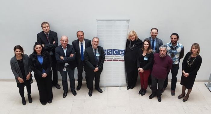 &Omicron; &rho;ό&lambda;&omicron;&sigmaf; &tau;&omega;&nu; &Mu;&Mu;&Epsilon; &tau;&eta;&sigmaf; &Kappa;ύ&pi;&rho;&omicron;&upsilon; &sigma;&tau;&eta;&nu; &epsilon;&iota;&rho;&eta;&nu;&epsilon;&upsilon;&tau;&iota;&kappa;ή &delta;&iota;&alpha;&delta;&iota;&kappa;&alpha;&sigma;ί&alpha;