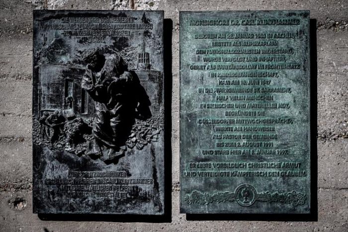 &Pi;&Sigma;&Epsilon;: &Eta; &alpha;&nu;&tau;&iota;&phi;&alpha;&sigma;&iota;&sigma;&tau;&iota;&kappa;ή &nu;ί&kappa;&eta; &tau;&omega;&nu; &lambda;&alpha;ώ&nu; &pi;&alpha;&rho;ά&delta;&epsilon;&iota;&gamma;&mu;&alpha; &sigma;&upsilon;&lambda;&lambda;&omicron;&gamma;&iota;&kappa;ή&sigmaf; &alpha;&nu;&tau;ί&sigma;&tau;&alpha;&sigma;&eta;&sigmaf; &sigma;&tau;&iota;&sigmaf; &iota;&delta;&epsilon;&omicron;&lambda;&omicron;&gamma;ί&epsilon;&sigmaf; &tau;&omicron;&upsilon; &theta;&alpha;&nu;ά&tau;&omicron;&upsilon;