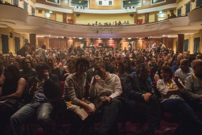 &Omicron;&iota; &laquo;&Mu;ύ&theta;&omicron;&iota; &tau;&eta;&sigmaf; &Gamma;&alpha;&lambda;ά&tau;&epsilon;&iota;&alpha;&sigmaf;&raquo; &zeta;&omega;&nu;&tau;&alpha;&nu;&epsilon;ύ&omicron;&upsilon;&nu; &epsilon;&pi;ί &sigma;&kappa;&eta;&nu;ή&sigmaf;