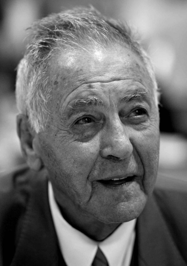 Έ&phi;&upsilon;&gamma;&epsilon; &omicron; &Mu;&iota;&chi;ά&lambda;&eta;&sigmaf; &Pi;&omicron;&upsilon;&mu;&pi;&omicron;&upsilon;&rho;ή&sigmaf;