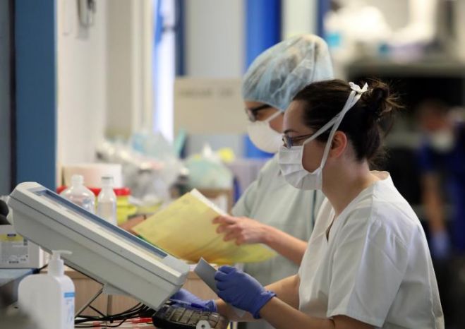 &Kappa;ύ&pi;&rho;&omicron;&sigmaf;: &Sigma;&upsilon;&nu;&omicron;&lambda;&iota;&kappa;ά 952 &pi;&epsilon;&rho;&iota;&sigma;&tau;&alpha;&tau;&iota;&kappa;ά COVID-19 &kappa;&alpha;&iota; &theta;&nu;&eta;&tau;ό&tau;&eta;&tau;&alpha; 2,5% (24 &theta;ά&nu;&alpha;&tau;&omicron;&iota;)