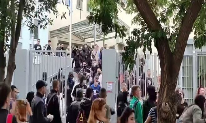 &Sigma;&tau;&alpha;&upsilon;&rho;&omicron;ύ&pi;&omicron;&lambda;&eta; &Theta;&epsilon;&sigma;&sigma;&alpha;&lambda;&omicron;&nu;ί&kappa;&eta;&sigmaf;: &laquo;&Phi;&alpha;&sigma;ί&sigma;&tau;&epsilon;&sigmaf; &alpha;&rho;&chi;ί&sigma;&alpha;&nu; &nu;&alpha; &mu;&alpha;&chi;&alpha;&iota;&rho;ώ&nu;&omicron;&upsilon;&nu;, &nu;&alpha; &chi;&tau;&upsilon;&pi;ά&nu;&epsilon; &kappa;ό&sigma;&mu;&omicron; ά&sigma;&chi;&eta;&mu;&alpha;&raquo;