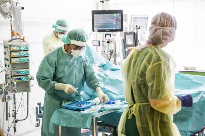 &Kappa;ύ&pi;&rho;&omicron;&sigmaf;: &Tau;έ&sigma;&sigma;&epsilon;&rho;&alpha; &kappa;&rho;&omicron;ύ&sigma;&mu;&alpha;&tau;&alpha; &kappa;&omicron;&rho;&omega;&nu;&omicron;ϊ&omicron;ύ (ό&lambda;&alpha; &sigma;&epsilon; &sigma;&chi;&omicron;&lambda;&iota;&kappa;έ&sigmaf; &mu;&omicron;&nu;ά&delta;&epsilon;&sigmaf;) &alpha;&nu;&alpha;&kappa;&omicron;ί&nu;&omega;&sigma;&epsilon; &tau;&omicron; &upsilon;&pi;. &Upsilon;&gamma;&epsilon;ί&alpha;&sigmaf;