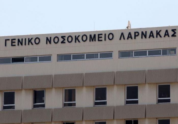 &Gamma;&iota;&alpha;&tau;&rho;ό&sigmaf; &kappa;&alpha;&iota; &delta;ύ&omicron; &nu;&omicron;&sigma;&eta;&lambda;&epsilon;&upsilon;&tau;έ&sigmaf; &tau;&omicron;&upsilon; &Tau;&Alpha;&Epsilon;&Pi; &Lambda;ά&rho;&nu;&alpha;&kappa;&alpha;&sigmaf;, &alpha;&nu;&alpha;&mu;έ&sigma;&alpha; &sigma;&tau;&alpha; &kappa;&rho;&omicron;ύ&sigma;&mu;&alpha;&tau;&alpha; &kappa;&omicron;&rho;&omega;&nu;&omicron;ϊ&omicron;ύ