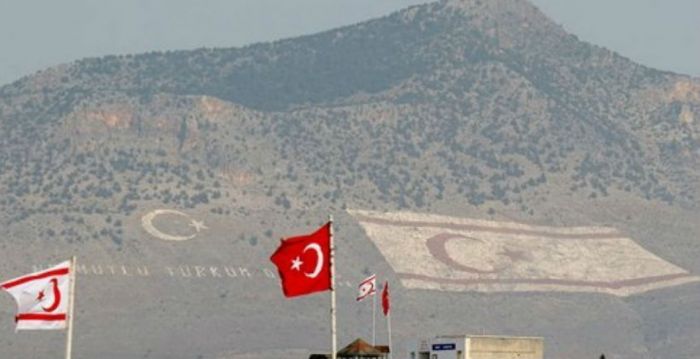 &Alpha;&phi;&rho;ί&nu; &kappa;&alpha;&iota; &delta;&iota;&alpha;&mu;&alpha;&rho;&tau;&upsilon;&rho;ί&epsilon;&sigmaf; &epsilon;&pi;&eta;&rho;&epsilon;ά&zeta;&omicron;&upsilon;&nu; &tau;&omicron;&nu; &sigma;&chi;&eta;&mu;&alpha;&tau;&iota;&sigma;&mu;ό '&kappa;&upsilon;&beta;έ&rho;&nu;&eta;&sigma;&eta;&sigmaf;' &sigma;&tau;&alpha; &kappa;&alpha;&tau;&epsilon;&chi;ό&mu;&epsilon;&nu;&alpha;