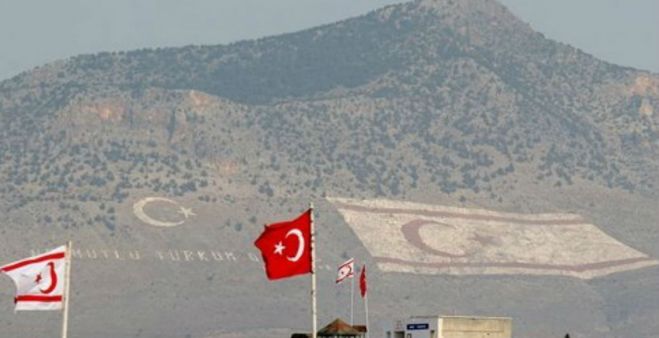 &Alpha;&phi;&rho;ί&nu; &kappa;&alpha;&iota; &delta;&iota;&alpha;&mu;&alpha;&rho;&tau;&upsilon;&rho;ί&epsilon;&sigmaf; &epsilon;&pi;&eta;&rho;&epsilon;ά&zeta;&omicron;&upsilon;&nu; &tau;&omicron;&nu; &sigma;&chi;&eta;&mu;&alpha;&tau;&iota;&sigma;&mu;ό '&kappa;&upsilon;&beta;έ&rho;&nu;&eta;&sigma;&eta;&sigmaf;' &sigma;&tau;&alpha; &kappa;&alpha;&tau;&epsilon;&chi;ό&mu;&epsilon;&nu;&alpha;