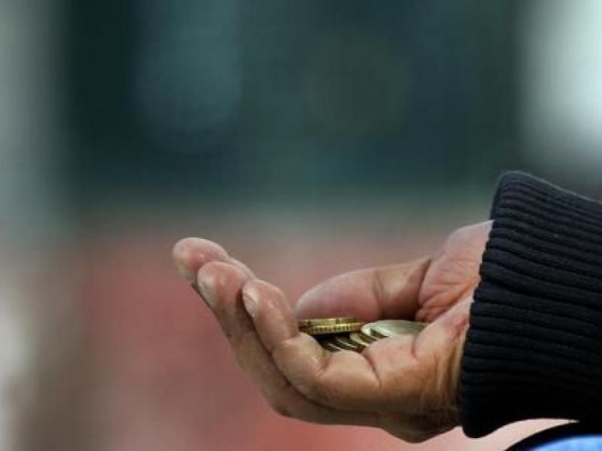 &Epsilon;&lambda;&lambda;ά&delta;&alpha;: &Delta;ύ&omicron; &epsilon;&kappa;&alpha;&tau;&omicron;&mu;&mu;ύ&rho;&iota;&alpha; ά&nu;&theta;&rho;&omega;&pi;&omicron;&iota; &sigma;&epsilon; &kappa;ί&nu;&delta;&upsilon;&nu;&omicron; &phi;&tau;ώ&chi;&epsilon;&iota;&alpha;&sigmaf;!