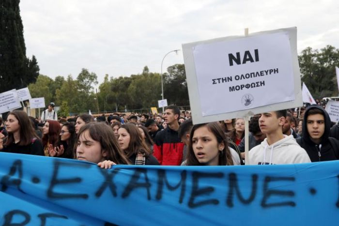 &Pi;&Sigma;&Epsilon;&Mu; &pi;&rho;&omicron;&sigmaf; &upsilon;&pi;. &Pi;&alpha;&iota;&delta;&epsilon;ί&alpha;&sigmaf;: "&Epsilon;&pi;&iota;&tau;έ&lambda;&omicron;&upsilon;&sigmaf; &alpha;&sigmaf; &sigma;&epsilon;&beta;&alpha;&sigma;&tau;&omicron;ύ&nu; &tau;&eta;&nu; &alpha;&pi;ό&phi;&alpha;&sigma;&eta; &tau;&omega;&nu; &mu;&alpha;&theta;&eta;&tau;ώ&nu;"