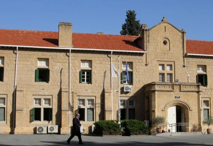 &Alpha;&nu;&tau;&iota;&mu;έ&tau;&omega;&pi;&omicron;&iota; &kappa;&alpha;&iota; &mu;&epsilon; &pi;&epsilon;&iota;&theta;&alpha;&rho;&chi;&iota;&kappa;ή &delta;ί&omega;&xi;&eta; &omicron;&iota; &kappa;&alpha;&tau;&alpha;&delta;&iota;&kappa;&alpha;&sigma;&theta;έ&nu;&tau;&epsilon;&sigmaf; &sigma;&tau;&eta;&nu; &upsilon;&pi;ό&theta;&epsilon;&sigma;&eta; &Epsilon;&rho;&omega;&tau;&omicron;&kappa;&rho;ί&tau;&omicron;&upsilon;