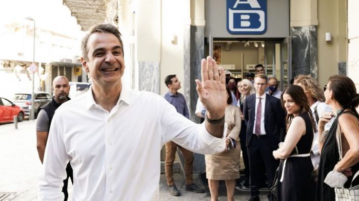 &Eta; &laquo;&kappa;&alpha;&iota;&nu;&omicron;&tau;&omicron;&mu;ί&alpha;&raquo; (&kappa;&alpha;&iota; &delta;ύ&omicron;... &pi;&alpha;&rho;&omicron;&iota;&mu;ί&epsilon;&sigmaf;*)