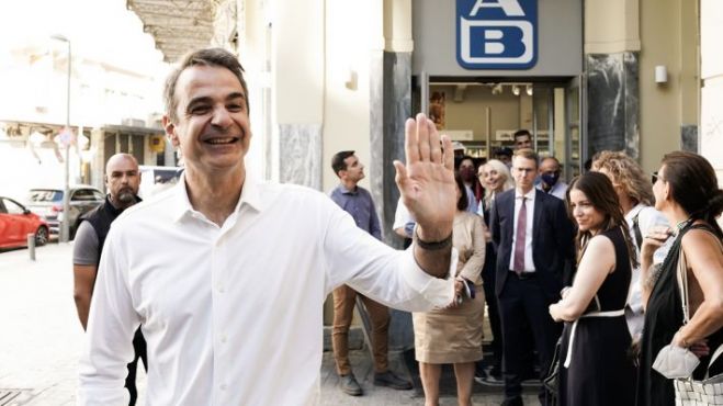 &Eta; &laquo;&kappa;&alpha;&iota;&nu;&omicron;&tau;&omicron;&mu;ί&alpha;&raquo; (&kappa;&alpha;&iota; &delta;ύ&omicron;... &pi;&alpha;&rho;&omicron;&iota;&mu;ί&epsilon;&sigmaf;*)