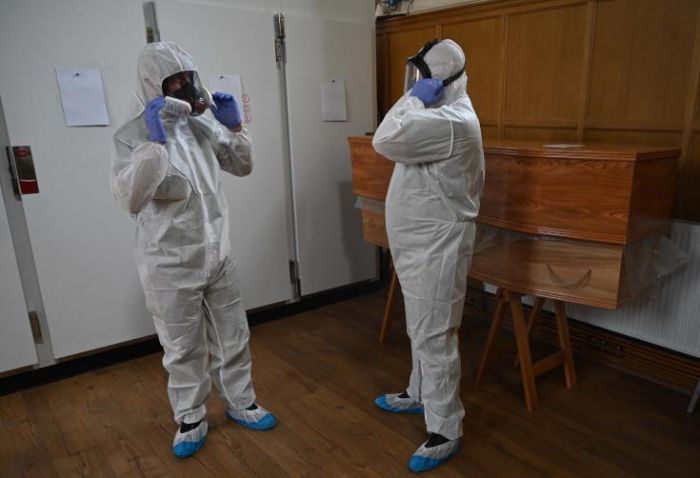 &laquo;&Kappa;&upsilon;&pi;&rho;&iota;&alpha;&kappa;ή &tau;&rho;&alpha;&gamma;&omega;&delta;ί&alpha;&raquo;, &omicron;&iota; &theta;ά&nu;&alpha;&tau;&omicron;&iota; &sigma;&tau;&eta;&nu; &pi;&alpha;&rho;&omicron;&iota;&kappa;ί&alpha; &sigma;&tau;&eta; &Beta;&rho;&epsilon;&tau;&alpha;&nu;ί&alpha;