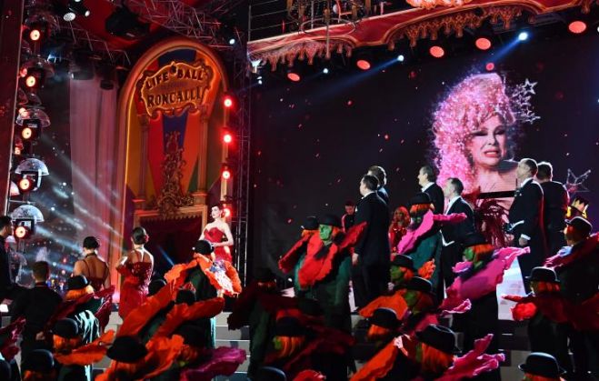 &Tau;&epsilon;&lambda;&epsilon;&upsilon;&tau;&alpha;ί&omicron;&sigmaf; &chi;&omicron;&rho;ό&sigmaf; &gamma;&iota;&alpha; &tau;&omicron; Life Ball &tau;&eta;&sigmaf; &Beta;&iota;έ&nu;&eta;&sigmaf;, &pi;&rho;&omega;&tau;&omicron;&pi;ό&rho;&omicron; &sigma;&tau;&eta;&nu; &kappa;&alpha;&tau;&alpha;&pi;&omicron;&lambda;έ&mu;&eta;&sigma;&eta; &tau;&omicron;&upsilon; AIDS