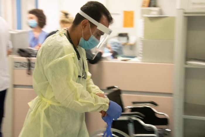 &Kappa;ύ&pi;&rho;&omicron;&sigmaf;: &Alpha;&nu;&alpha;&kappa;&omicron;&iota;&nu;ώ&theta;&eta;&kappa;&alpha;&nu; &sigma;ή&mu;&epsilon;&rho;&alpha; 33 ά&tau;&omicron;&mu;&alpha; &theta;&epsilon;&tau;&iota;&kappa;ά &sigma;&tau;&omicron;&nu; Covid-19