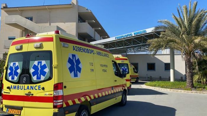 &Delta;ύ&omicron; &epsilon;&iota;&sigma;&alpha;&gamma;&omega;&gamma;έ&sigmaf; &tau;&eta;&nu; &Kappa;&upsilon;&rho;&iota;&alpha;&kappa;ή &sigma;&tau;&omicron; &Nu;&omicron;&sigma;&omicron;&kappa;&omicron;&mu;&epsilon;ί&omicron; &Alpha;&nu;&alpha;&phi;&omicron;&rho;ά&sigmaf;, &tau;&rho;&epsilon;&iota;&sigmaf; &alpha;&sigma;&theta;&epsilon;&nu;&epsilon;ί&sigmaf; &alpha;&pi;&omicron;&theta;&epsilon;&rho;&alpha;&pi;&epsilon;ύ&tau;&eta;&kappa;&alpha;&nu;