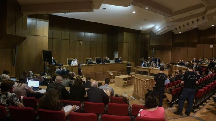 &Tau;&eta; &Delta;&epsilon;&upsilon;&tau;έ&rho;&alpha; &eta; &alpha;&pi;ό&phi;&alpha;&sigma;&eta; &tau;&omicron;&upsilon; &delta;&iota;&kappa;&alpha;&sigma;&tau;&eta;&rho;ί&omicron;&upsilon; &gamma;&iota;&alpha; &tau;&alpha; &epsilon;&lambda;&alpha;&phi;&rho;&upsilon;&nu;&tau;&iota;&kappa;ά &tau;&omega;&nu; &chi;&rho;&upsilon;&sigma;&alpha;&upsilon;&gamma;&iota;&tau;ώ&nu;