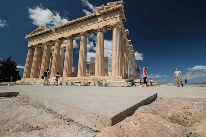 &Omicron; &ldquo;&epsilon;&lambda;έ&phi;&alpha;&nu;&tau;&alpha;&sigmaf;&rdquo; &sigma;&tau;&eta;&nu; &Alpha;&kappa;&rho;ό&pi;&omicron;&lambda;&eta;