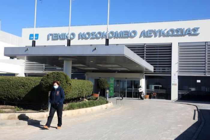 &Kappa;ύ&pi;&rho;&omicron;&sigmaf;:  &Tau;&omicron;&nu;&nbsp;&theta;ά&nu;&alpha;&tau;&omicron;&nbsp;&mu;&iota;&alpha;&sigmaf; &gamma;&upsilon;&nu;&alpha;ί&kappa;&alpha;&sigmaf; &alpha;&nu;&alpha;&kappa;&omicron;ί&nu;&omega;&sigma;&alpha;&nu; &sigma;ή&mu;&epsilon;&rho;&alpha; &omicron;&iota; &alpha;&rho;&chi;έ&sigmaf;